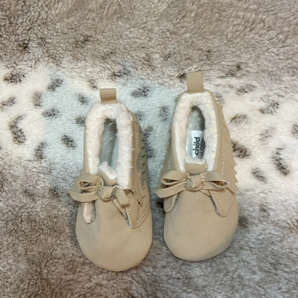 Carter’s suede moccasins shoes baby girls size 0-3 months faux fur boho western